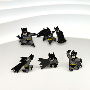 Châu Âu Mỹ Cổ Điển <span class=keywords><strong>Batman</strong></span> Trâm Phim Hoạt Hình Nhân Vật Siêu Anh Hùng Khắc Kim Loại Pin Dễ Thương Anime Đồ Trang Sức Sơn Kim Loại Thủ Công - Product Image 3