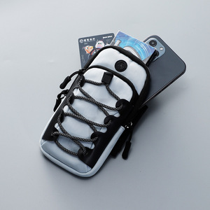 Brassard de sport étanche noir pour téléphone portable – Idéal pour la randonnée, la course, le fitness et les voyages - Product Image 1