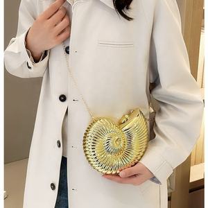 <span class=keywords><strong>Pochette</strong></span> de soirée 2026 en forme de coquillage scintillant, sac à bandoulière avec chaîne dorée, mini sac léger, sacoche de taille en acrylique en forme de coquille - Product Image 3