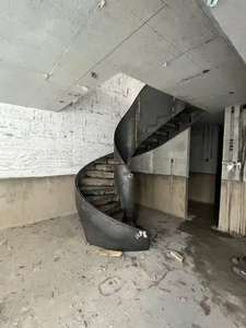 Escalier en colimaçon moderne et durable avec acier galvanisé de style arc pour une utilisation en intérieur dans le salon, la villa, l'appartement, le hall, l'hôtel - Product Image 2