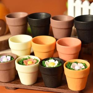 Miniature de pot de fleurs en résine crème et terre cuite pour kit de maison de poupée DIY avec accessoires décoratifs artistiques peints à la main - Product Image 4