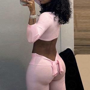 Completo Loungewear Personalizzato per Fitness: Top Corto a Maniche Lunghe e Pantaloni a Vita Alta a Gamba Dritta, Set Due Pezzi Adatto per Donne Alte - Product Image 1