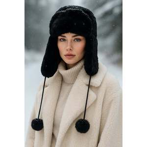 Gorro de Felpa Negro para Mujer con Pompón y Orejeras de Peluche Bere1103 - Negro - Product Image 1