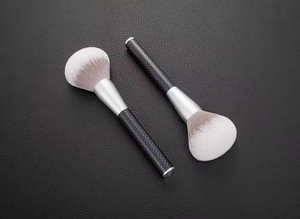 Juego <span class=keywords><strong>de</strong></span> Brochas <span class=keywords><strong>de</strong></span> Maquillaje Profesionales <span class=keywords><strong>de</strong></span> Madera Negra con Brocha <span class=keywords><strong>de</strong></span> Contorno Oblicua, Brocha Correctora Personalizada, Brocha para <span class=keywords><strong>Sombras</strong></span> <span class=keywords><strong>de</strong></span> <span class=keywords><strong>Ojos</strong></span> <span class=keywords><strong>de</strong></span> Pelo Suave - Product Image 5