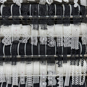 Erkoumi 사용자 정의 우아한 스타일 얇은 명주 그물 레이스 수용성 프랑스 레이스 패브릭 꾸뛰르 베일 댄스 의상 장식에 대한 3D 스팽글 모티브 - Product Image 6