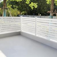Panneau de clôture extérieur traditionnel en alliage d'aluminium thermolaqué pour la sécurité des escaliers, jardins et cours, à lattes horizontales