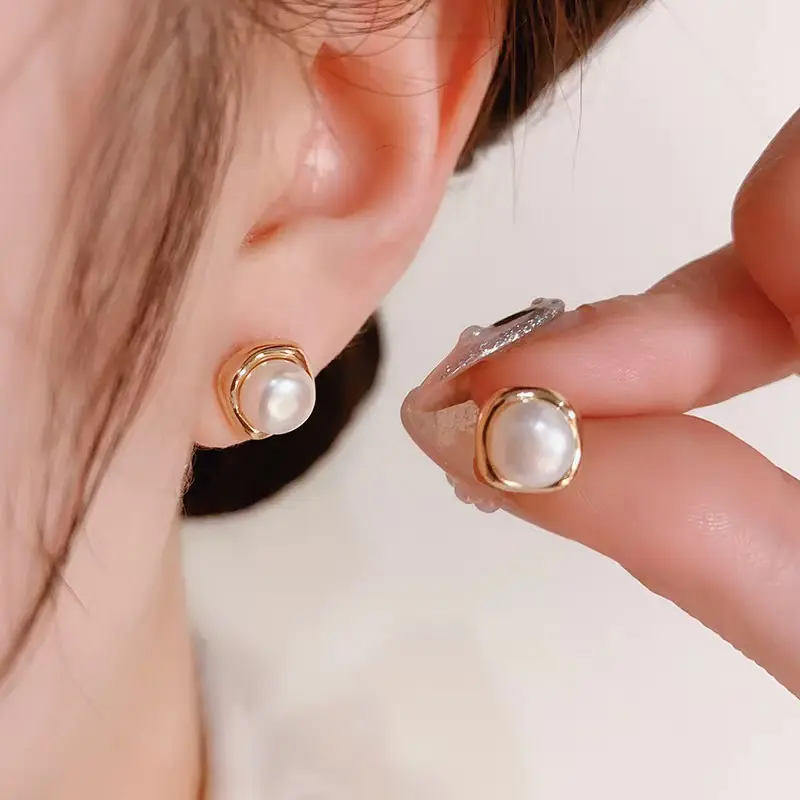 Bestseller koreanische stilvolle 925 Silbernadel Frischwasserperle prägnanten Stil Stecker-Ohrringe für Damen Alltagskleidung