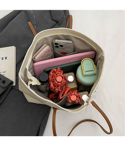 Femmes en cuir PU grande capacité messager épaule bandoulière sac fourre-tout à la mode unique fermeture éclair sac à main hiver sortie magasin - Product Image 4