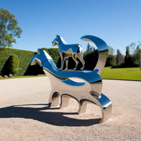 Sculpture sphérique moderne en acier inoxydable poli sur mesure avec forgeage à la main pour décoration extérieure