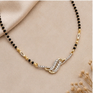 Collar Mangalsutra de Oro de 22K para Mujer, Elegante Cadena de Oro con Cuentas Negras, Colgante de Diseño con Diamantes, Estilo Tradicional para Uso Diario - Product Image 3