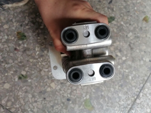 Válvula de Pie de 6 Orificios Compatible con Liugong, Pieza 12C4904, Directo de Fábrica, Repuestos para Maquinaria de Construcción - Product Image 2