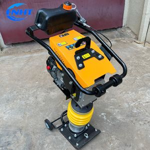 Machine de bourrage de terre d'essence de double ressort de la construction RM80 - Product Image 3