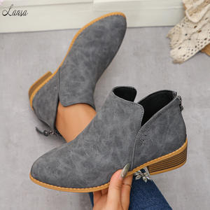 2025 automne mode <span class=keywords><strong>pas</strong></span> <span class=keywords><strong>cher</strong></span> de haute qualité Offre Spéciale en gros femmes en cuir PU <span class=keywords><strong>bottines</strong></span> bout pointu fermeture éclair mouche coupe basse bottes courtes - Product Image 3