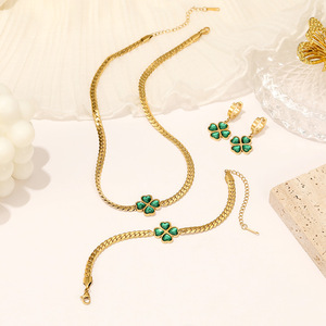 ชุดเครื่องประดับ TZ013 Lucky Flower ทำจากสแตนเลสสตีล 316L ชุบทอง 18K ประดับด้วยพลอย CZ สีเขียว ประกอบด้วยสร้อยคอ สร้อยข้อมือ และต่างหู ไม่หมองคล้ำ - Product Image 5