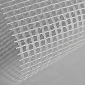 Tissu de maille de polyester enduit de PVC résistant au <span class=keywords><strong>feu</strong></span> et anti-UV <span class=keywords><strong>pour</strong></span> la construction de mur rideau/clôture de piscine/sac de maille d'outil - Product Image 1