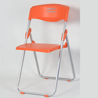 Fournisseurs chinois de meubles d'hôtel location de chaises pliantes pour fête mariage pieds en métal chaises pliantes de luxe en résine pour événement