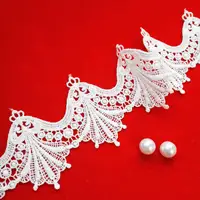 Großhandel Luxus Mode Lace Trim Roll Ribbon Kleidungs stück Stoff Lace Trimm ing Stickerei Designs in Weiß zum Nähen