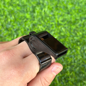 Silbato de entrenador de fútbol de calidad premium de tono alto con agarre de dedo para entrenamiento y juegos - Product Image 4