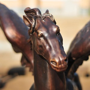 Statua di Cavallo in Bronzo Vincentaa, Scultura di Pegaso con Grandi <span class=keywords><strong>Ali</strong></span> di Piume per Giardino e Paesaggio Esterno - Product Image 2