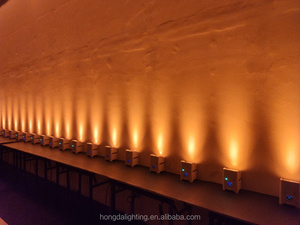 6x18W 6 en 1 RGBWAUV Luces de proyección alimentadas por batería blancas con carga Flight Case Batería Uplights - Product Image 3