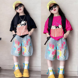 Set di Abbigliamento per Ragazze Adolescenti Estate 2026, T-shirt Nera e Rosa con Patch a Maniche Corte + Pantaloncini in Denim Stampati, Set 2 Pezzi - Product Image 2