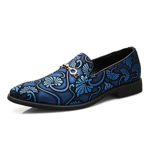 <span class=keywords><strong>Scarpe</strong></span> Casual mocassini da <span class=keywords><strong>uomo</strong></span> con Slip-On a punta in stile britannico per un'eleganza e un Comfort senza sforzo per le Parti di danza - Product Image 3