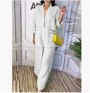 2025 nouveau Style européen et américain femmes couleur Pure <span class=keywords><strong>grande</strong></span> <span class=keywords><strong>taille</strong></span> décontracté coton et <span class=keywords><strong>lin</strong></span> col en v costume et pantalon deux pièces <span class=keywords><strong>ensemble</strong></span> - Product Image 2