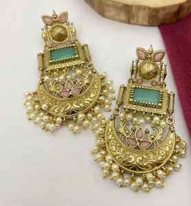 ต่างหูระย้าทำด้วยมือจำนวนมากโทนสีทองโบราณที่มีหินสีชมพูมิ้นท์สีเขียวมุกเน้นส่วนใหญ่ทำจากเครื่องประดับทองเหลือง - Product Image 3