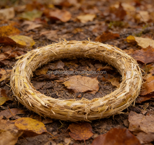 <span class=keywords><strong>Couronne</strong></span> <span class=keywords><strong>de</strong></span> Noël <span class=keywords><strong>de</strong></span> 35 cm <span class=keywords><strong>de</strong></span> diamètre fabriquée <span class=keywords><strong>en</strong></span> usine pour la décoration murale, décoration <span class=keywords><strong>de</strong></span> porte, <span class=keywords><strong>couronne</strong></span> <span class=keywords><strong>en</strong></span> <span class=keywords><strong>paille</strong></span> uniquement - Product Image 4