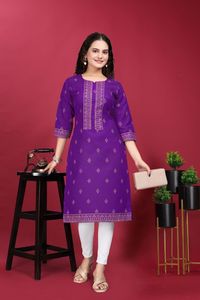 Suministro al por Mayor de Kurtis de Tela Mágica con Estampado de Lámina, Vestidos Casuales, Kurti con Pantalón y Dupatta para Mujer - Product Image 4