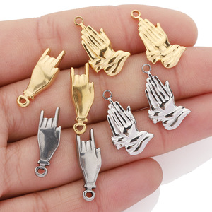 Colgante 3D de Acero Inoxidable con Gesto de Mano, Chapado en Oro, Amuleto de Amor y Bendición, Adorno de Joyería DIY - Product Image 2