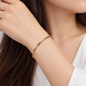 Brazalete Circular Delgado, Acero Inoxidable, Chapado al Vacío en Oro de 14K - Product Image 5