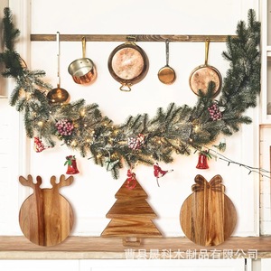 Plateau de service en bois de Noël en forme de renne, plateau décoratif en bois massif pour les collations et les desserts des fêtes - Product Image 2