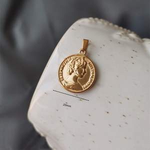 จี้เหรียญอลิซาเบธสไตล์วินเทจ,จี้เหรียญอลิซาเบธทองคำ18K เครื่องประดับ Virgin Mary จี้กางเขนดอกกุหลาบ - Product Image 1