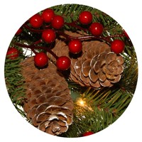 Couronne de fleurs artificielles de Noël la plus vendue sur Amazon, idéale pour les calendriers de l'Avent, les fêtes, les rassemblements festifs, les décorations de porte