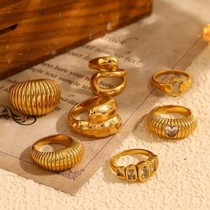 Estilo de moda europeo y americano, personalidad retro, acero inoxidable chapado en oro de 18 quilates, corazón de pan, sello de patrón martillado - Product Image 1