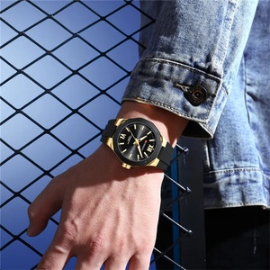 CURREN 8465 Nouvelle montre pour homme tendance, bracelet en silicone, lumière nocturne, étanche, date, simple, décontractée - Product Image 4