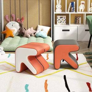 Chaise nordique moderne pour enfants tabouret <span class=keywords><strong>en</strong></span> <span class=keywords><strong>bois</strong></span> mignon divers animaux tuftés extensible Villa appartement ensemble <span class=keywords><strong>de</strong></span> gymnastique flèche poufs enfants - Product Image 1