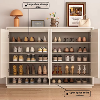Un meuble à chaussures en bois blanc et gris, élégant et simple, utilisé pour l'entrée, avec une porte et des compartiments cachés