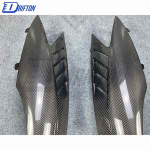 Guardabarros delanteros de fibra de carbono seco estilo ventilado para Lamborghini Aventador - Product Image 2