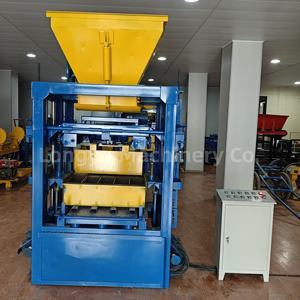 Proveedor de máquinas de ladrillos vende línea de producción de ladrillos de cemento semiautomática de alta calidad 4-26 ladrillos huecos ladrillos de pavimentación sólida - Product Image 6