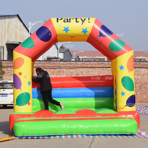 Château gonflable compact pas cher pour fêtes, en PVC écologique, capacité 480 kg, pour 3 à 12 enfants, 3m x 4m x 3m - Product Image 1