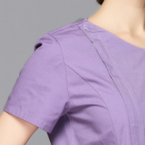 Uniforme de Enfermera de Hospital de Fábrica OEM, Nuevo Estilo Moderno, Cuello en V, Cierre de Botones, Tejido de Punto de Poliéster/Algodón - Product Image 4