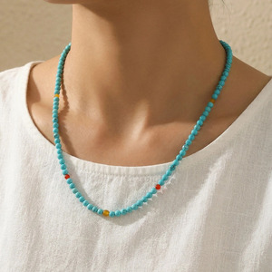 Collar de Cuentas de Piedra Turquesa Natural con Cuentas Rojas y Amarillas, Ajustable, Unisex, para Días de Playa - Product Image 1