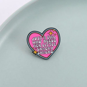 Pin de Esmalte con Forma de Corazón Rosa Romántico, Broche, Insignia de Solapa, Joyería, Regalos para Amigas, Solo una Chica que Necesita Su Pequeño Snack - Product Image 1