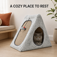 Maison pour chat 2-en-1 triangulaire avec griffoir, lit-caverne en peluche pour chat avec jouet souris suspendu, griffoir ondulé pour chats d'intérieur