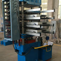 Machine automatique de fabrication de dalles en caoutchouc à quatre plaques chauffantes, pompe à engrenages, pour dalles antidérapantes de terrain de jeux, moulage continu