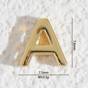 Pendentif lettre A en cuivre plaqué 7,6 mm pour la fabrication de colliers, accessoires de bijouterie - Product Image 1
