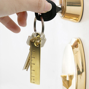 Llavero con regla de latón de 0-6 cm, herramienta de medición de metal de 65x15x3 mm para estudiantes y uso diario - Product Image 3