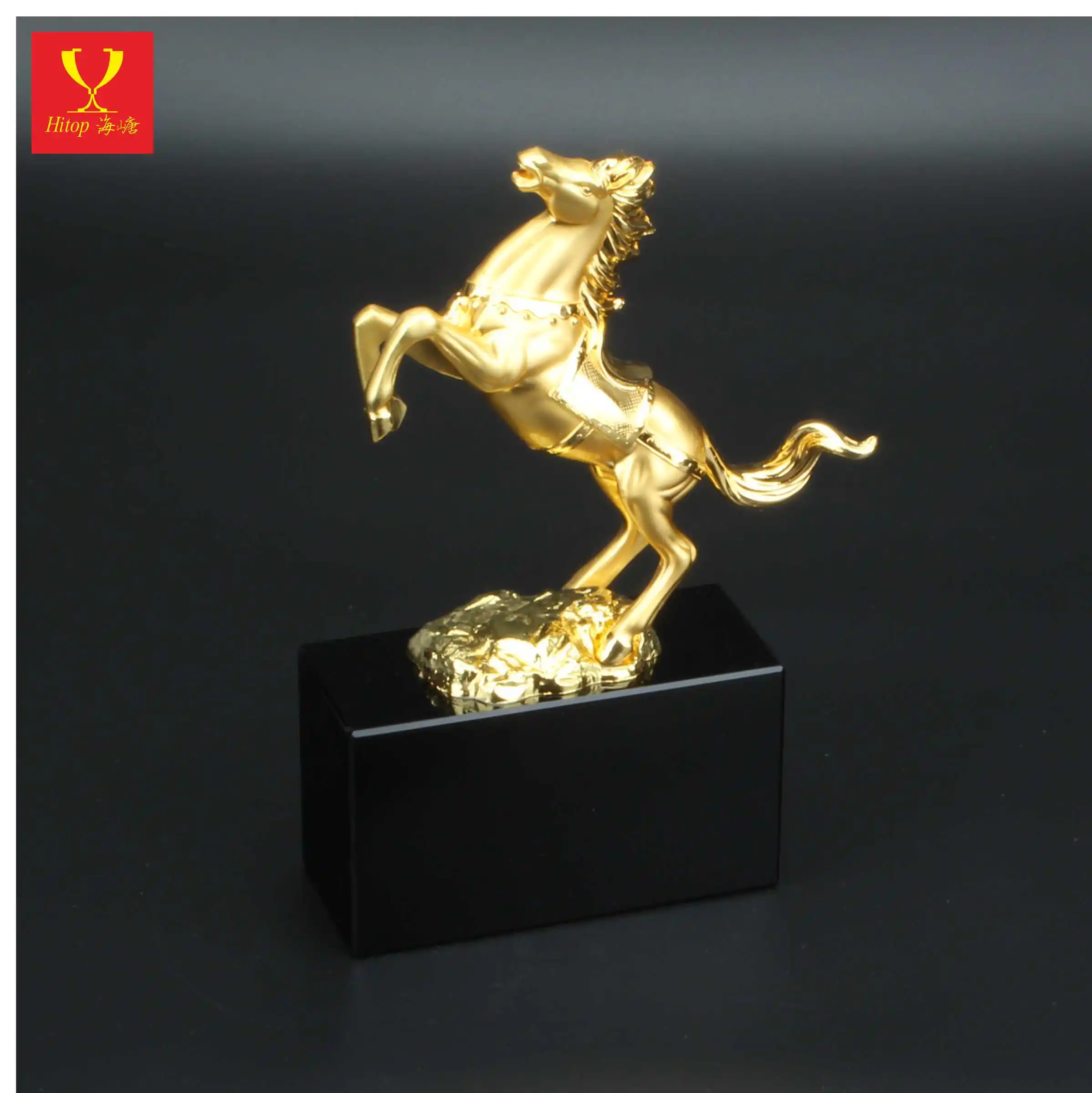 Trophée de cheval en métal doré personnalisé avec base en cristal K9, récompense globale pour souvenirs, cadeaux d'affaires, artisanat comme ensembles de bureau